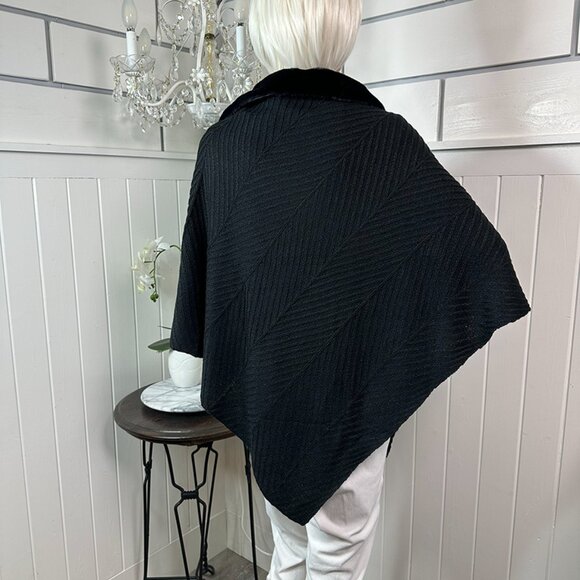 So Classy Black Sweater Poncho with Faux Fur Collar Borderline bourgeois!   L/XL - Picture 5 of 9